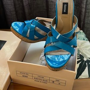 Theme electric blue wedges 8m